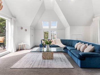 ELEGANT, PRICED TO SELL, DOUBLE WESTLAKE ZONE