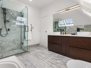 ELEGANT, PRICED TO SELL, DOUBLE WESTLAKE ZONE