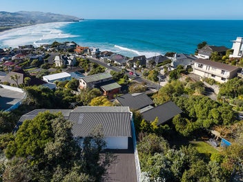 Huge Potential On Exclusive Cliffs Road