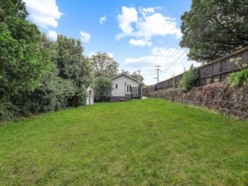 DGZ Epsom 800sqm Flat – Prime Opportunity!