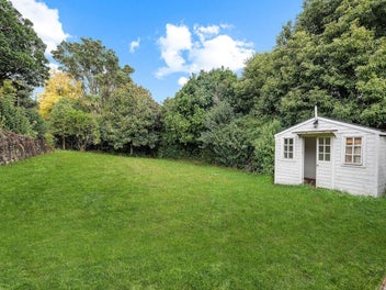 DGZ Epsom 800sqm Flat – Prime Opportunity!