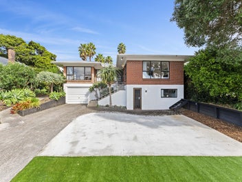 Family Living Redefined - Pool, Bar, and More!