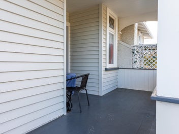 Character, comfort and convenience close to town