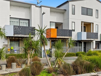 Freehold and fabulous - sun and views