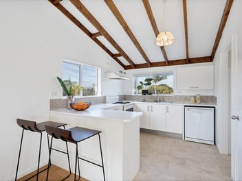 Dual Living Home & Granny - Rare Milford Gem