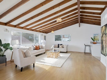 Dual Living Home & Granny - Rare Milford Gem