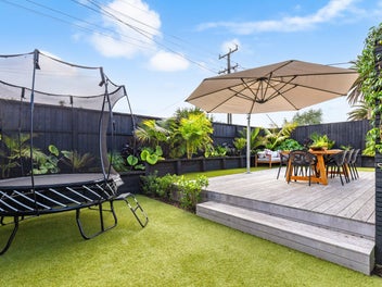 Now Under Contract - Stylish Coastal Living
