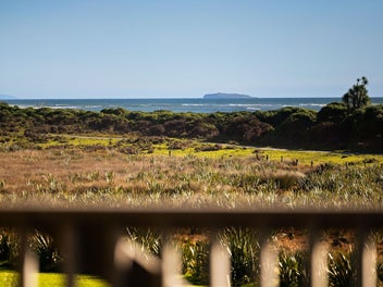 Spectacular Off-Grid Coastal Retreat - Haast