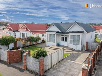 Four Bedroom Villa Close To The Beach