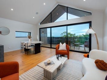Mairangi Bay Masterpiece: Crafted Coastal Luxury.