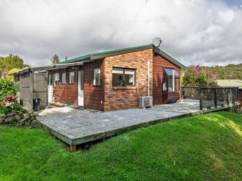 Low Maintenance, Great Location - Easy Living!