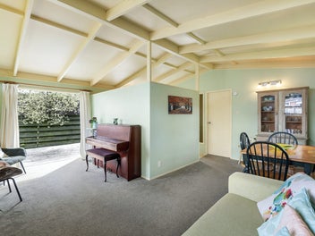 Cosy Cottage Charmer