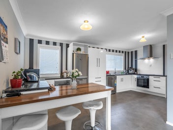 Modern 3-Bedroom Home in Sought-After Grasmere
