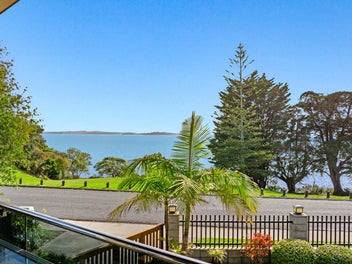 Unrivalled Coastal Luxury on Marine Parade