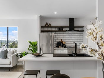 A SUNDRENCHED BIRKENHEAD ESCAPE. RENOVATED-VIEWS.