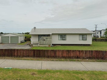 Substantial Land, Superb Location!