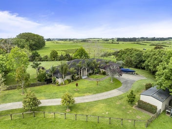 Elegant Country Estate with Modern Farmhouse Flair