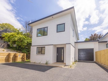 Your Dream Townhouse Awaits in Sunnyhills!