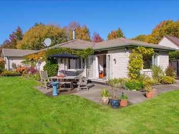 Modern Family Living - Blue-Chip Zone - $995,000