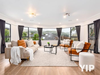 Massive 353m2 Home & Income? YIP!