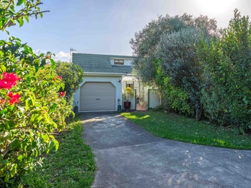 Charming, Private Home with Fantastic Views