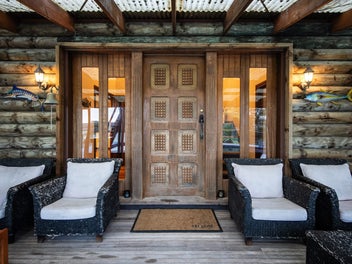 Riverside Log House - Rare opportunity