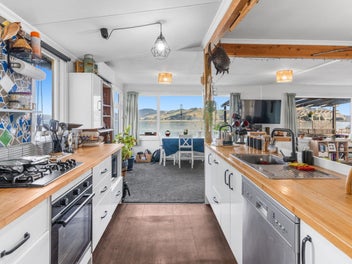 The ultimate kiwiana waterfront paradise
