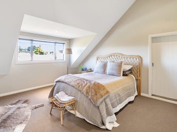 Executive Home, Privacy, Views And Entertaining
