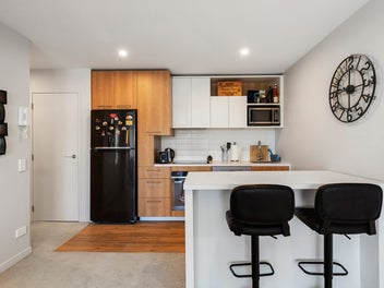 Super Central One Bed Apartment with Car Park