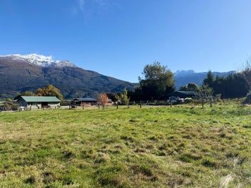 1012m&#xb2; Section in Spectacular Makarora