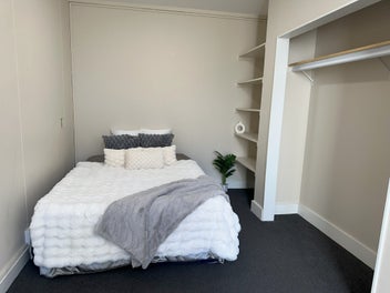 Image 1 of 7