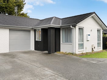 Luxury Living in Queenwood