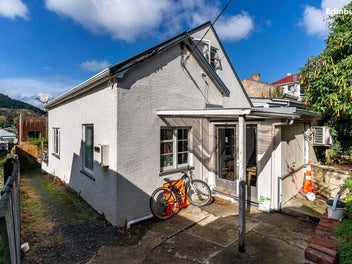 Popular six-bedroom student flat