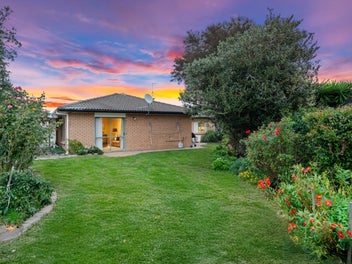 Spacious Brick & Tile Oasis - Ignore CV