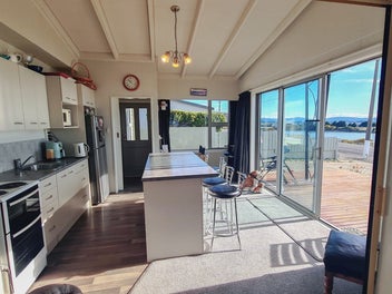 Wow !! Views, Home & Big Shed