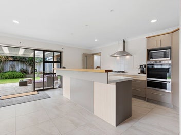 Prime Papamoa location!