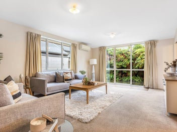 5 Bedrooms, Standalone Inner-City House!