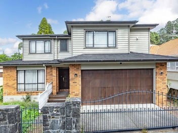 5 Bedroom Beauty... Perfect for families!!