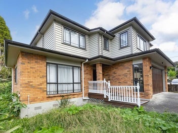 5 Bedroom Beauty... Perfect for families!!
