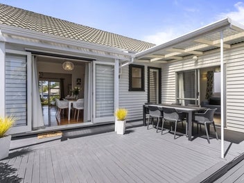 Delightful 3 bedroom home with modern charm...