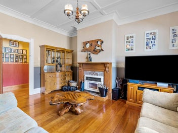 Charming Bungalow on King Street, Kensington
