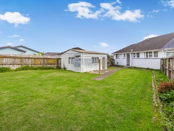 URGENT SALE! "Do it up"! (454sqm Land size)