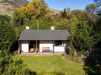 Escape the city – Idyllic home with land