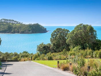 Elevated Sea Views & Native Bush