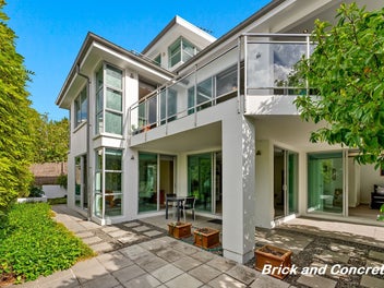 Luxury & Style - Freehold & Fabulous Synergy Home