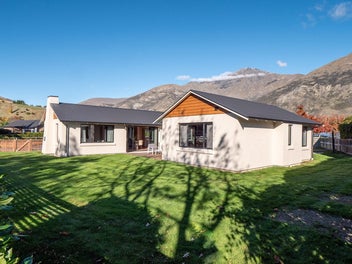 Sunny Family Home with Space to Entertain