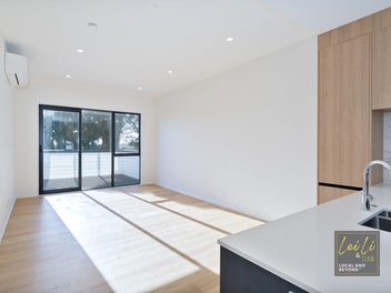 New Build- ready to move in! Present your offer.