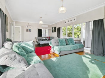 VACANT NOW! OWNERS SELLING!