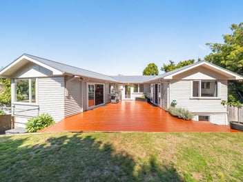 Spacious, Stylish, and Sun-Soaked