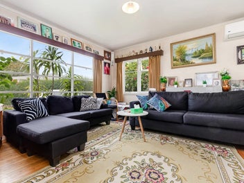 3 bedrooms + 776m2 Freehold Land